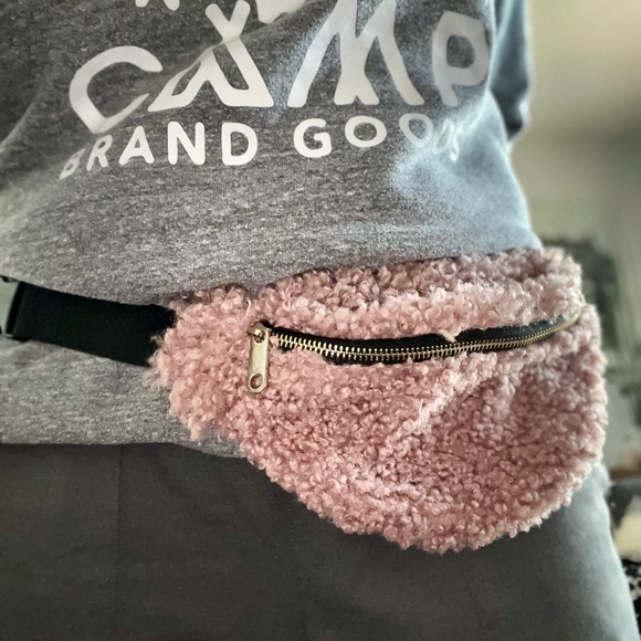 Ardene dusty rose sherpa bouclè crossbody bag ( hipbag) - Picture 3 of 4